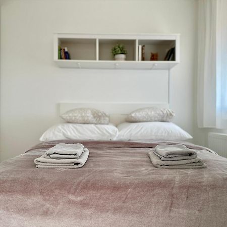 City Break Apartment - Private Garage, Ac, Balcony Boedapest Buitenkant foto