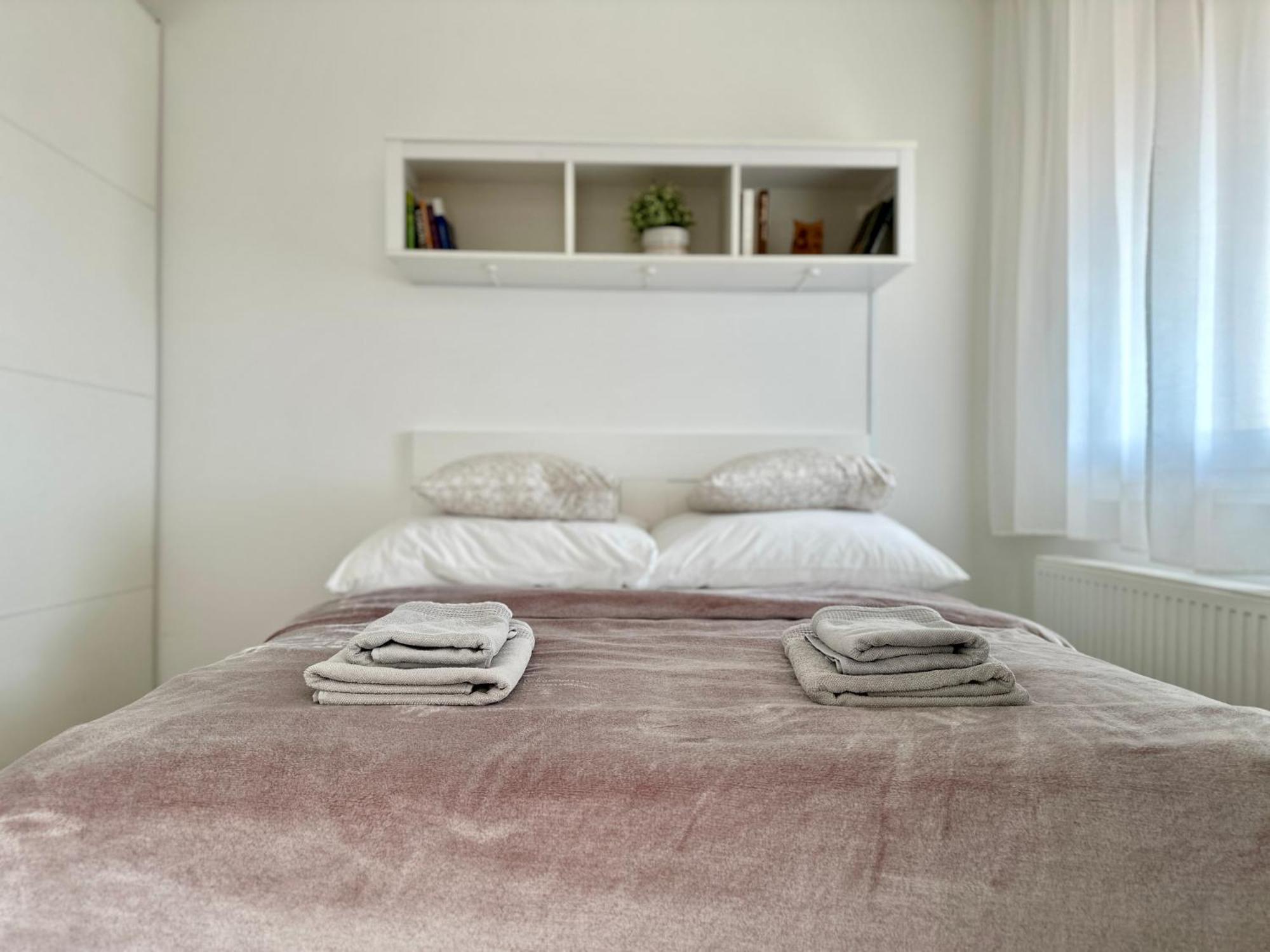 City Break Apartment - Private Garage, Ac, Balcony Boedapest Buitenkant foto