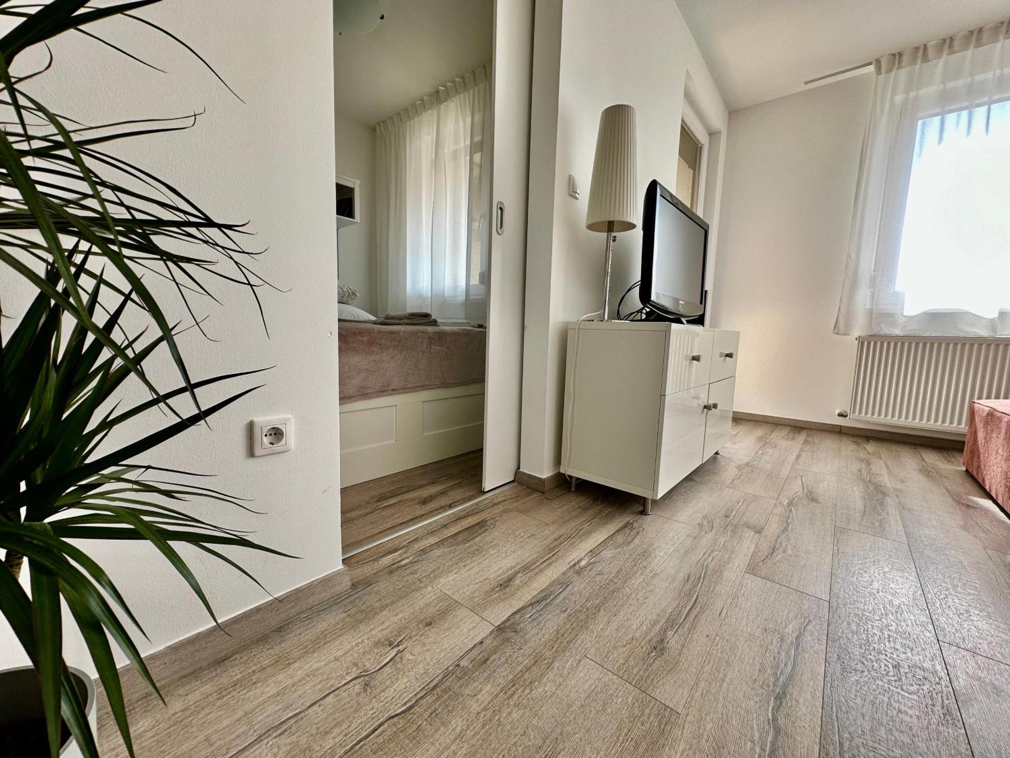 City Break Apartment - Private Garage, Ac, Balcony Boedapest Buitenkant foto