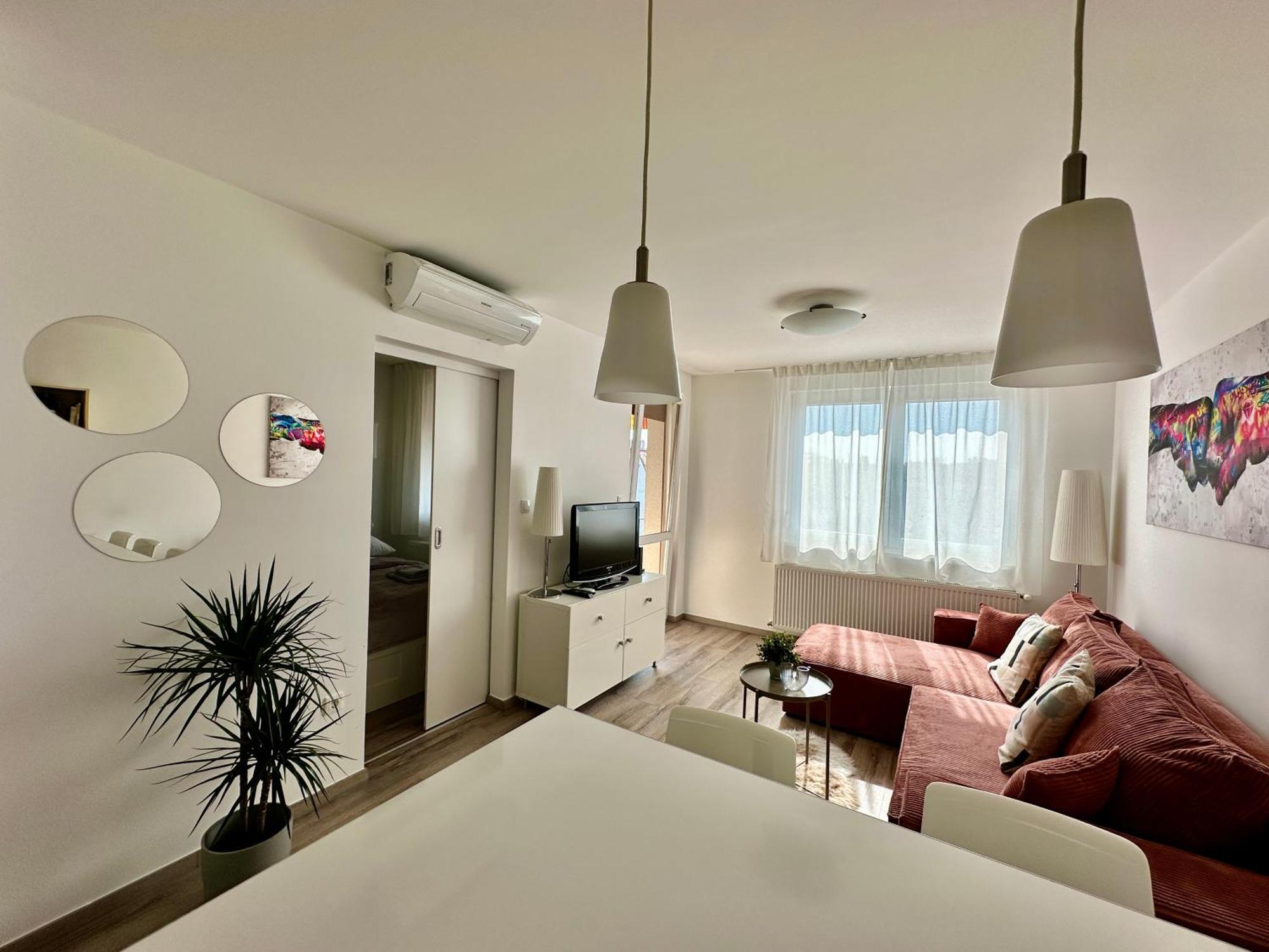City Break Apartment - Private Garage, Ac, Balcony Boedapest Buitenkant foto