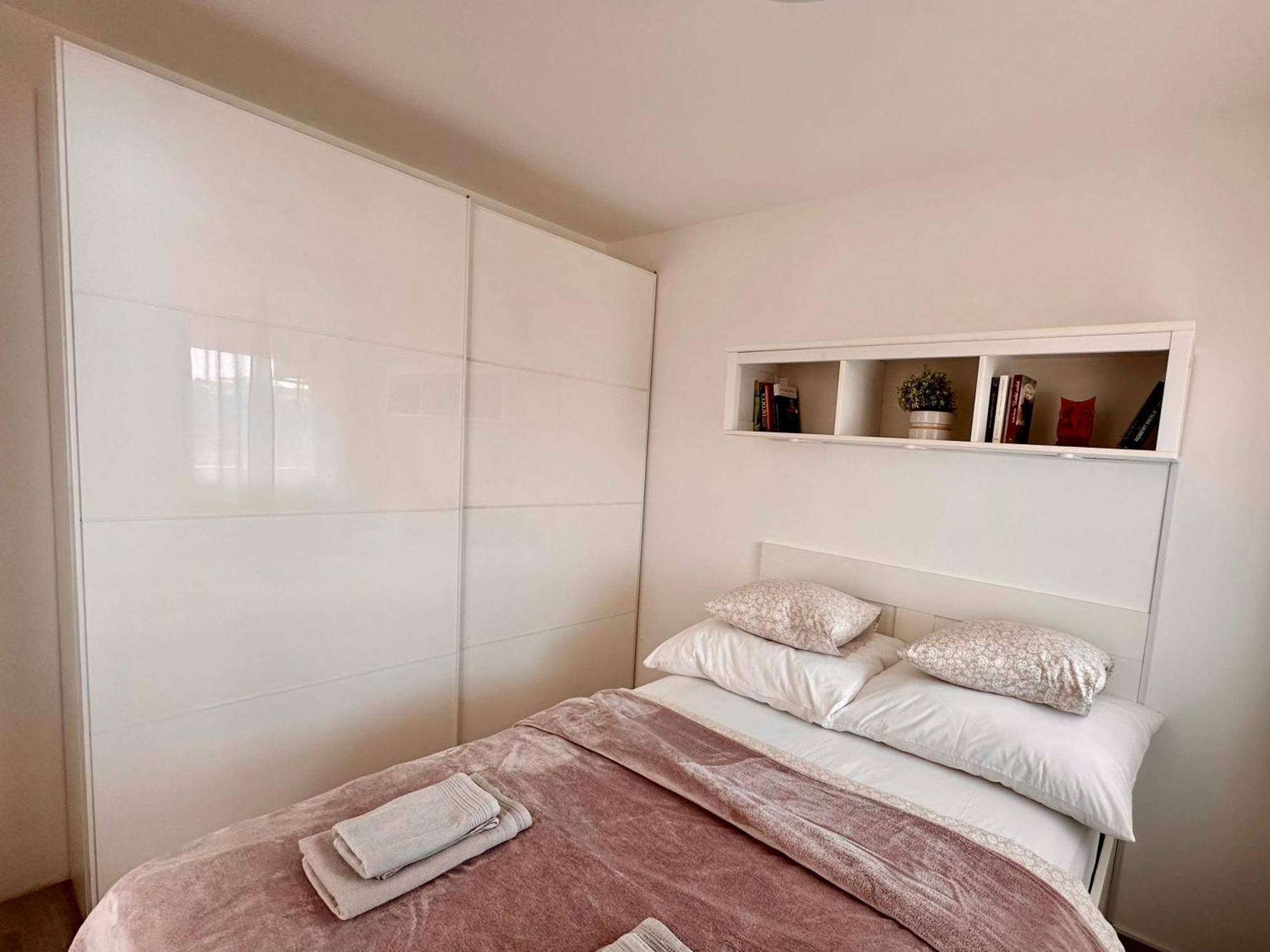 City Break Apartment - Private Garage, Ac, Balcony Boedapest Buitenkant foto