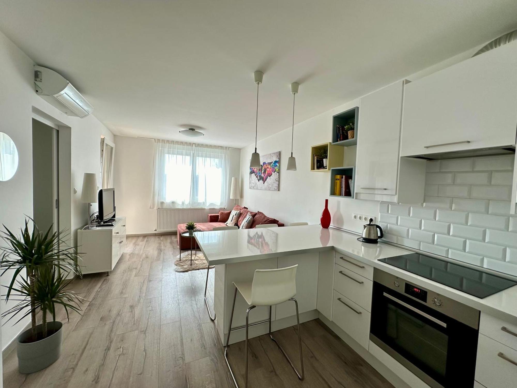 City Break Apartment - Private Garage, Ac, Balcony Boedapest Buitenkant foto