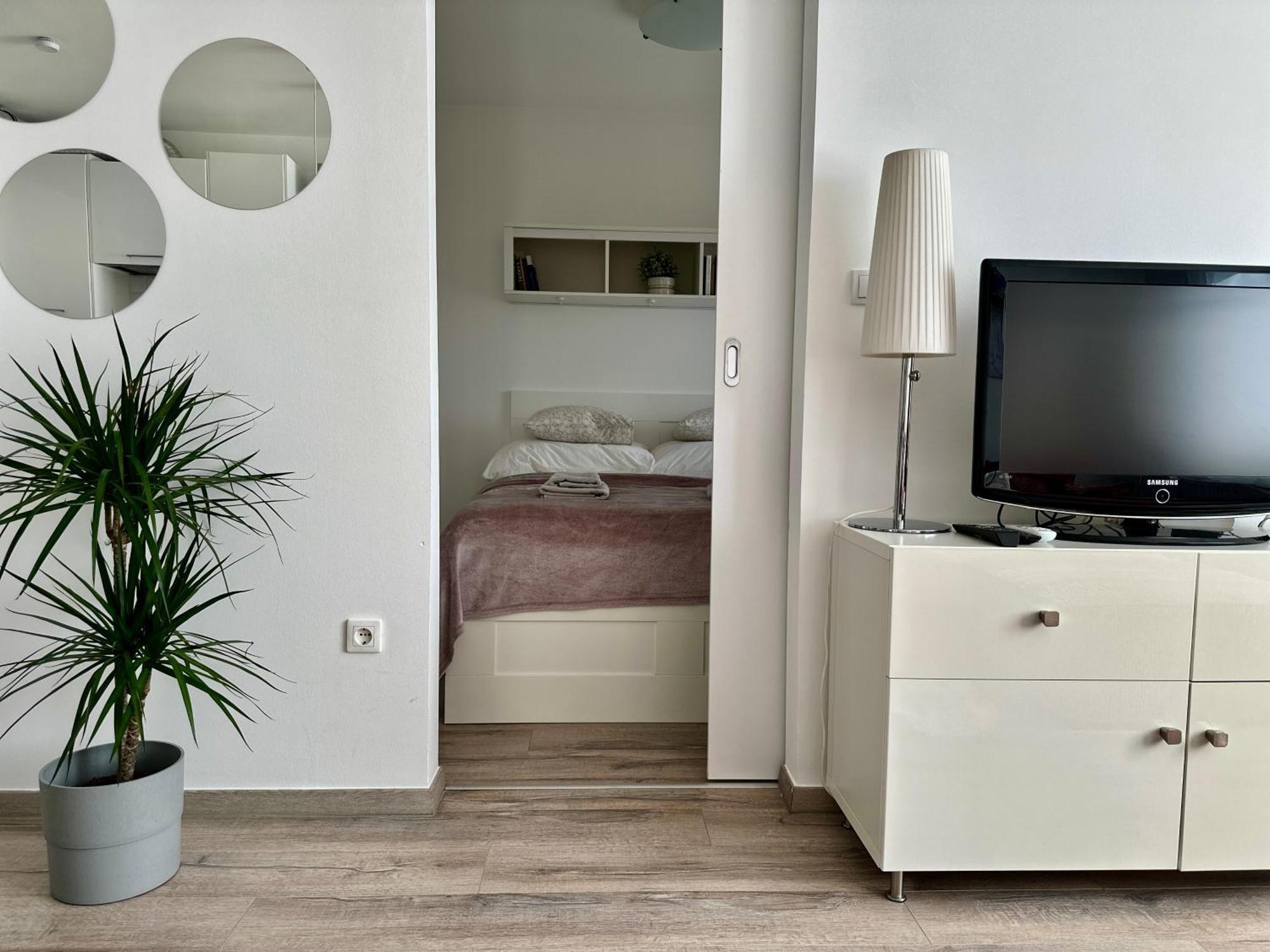 City Break Apartment - Private Garage, Ac, Balcony Boedapest Buitenkant foto