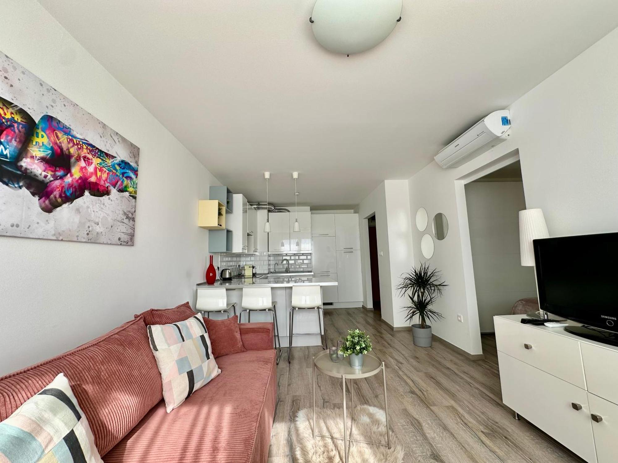 City Break Apartment - Private Garage, Ac, Balcony Boedapest Buitenkant foto
